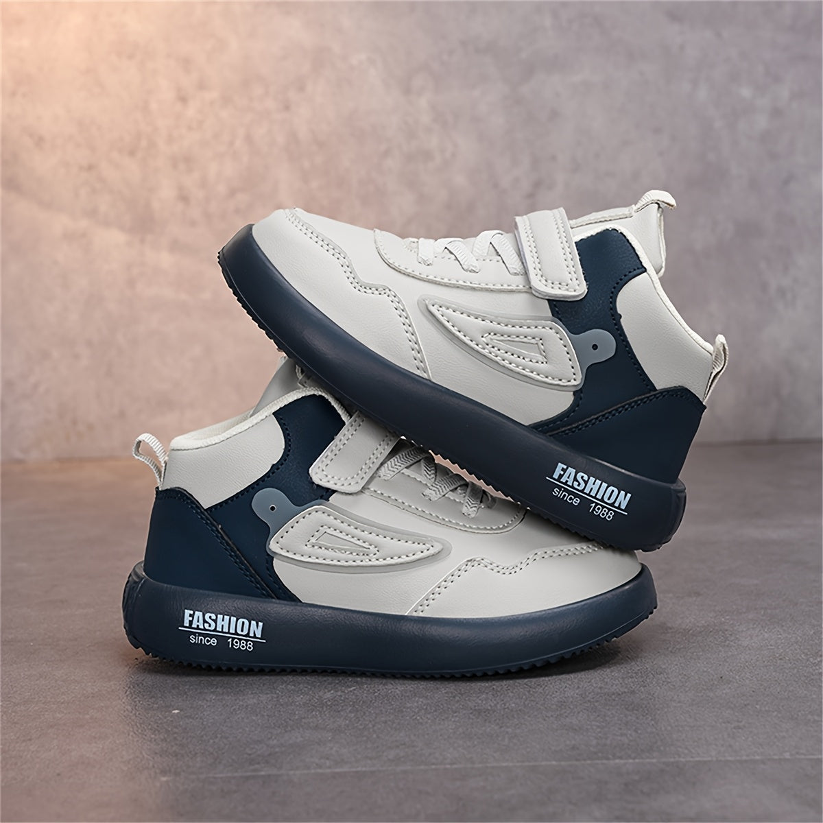 Youngsters' Vintage-Inspired Mid-Top Shoes - Black & White, Easy Fastening, Ideal for Everyday Activities & Jogging