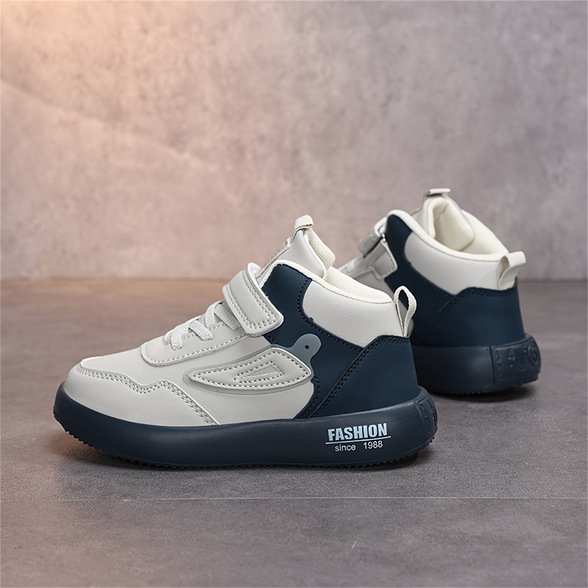 Youngsters' Vintage-Inspired Mid-Top Shoes - Black & White, Easy Fastening, Ideal for Everyday Activities & Jogging