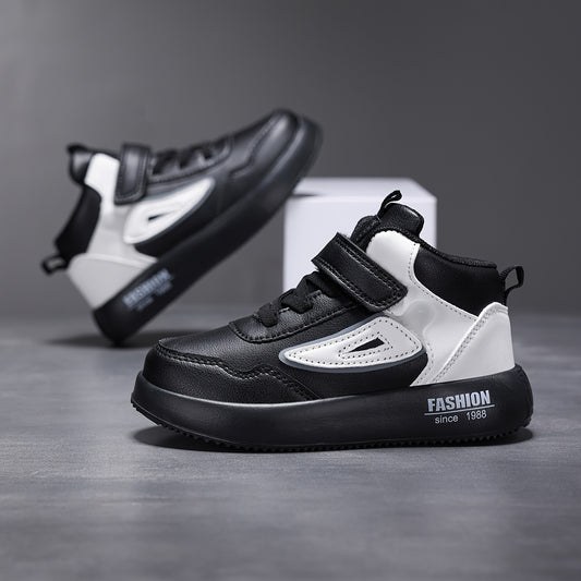 Youngsters' Vintage-Inspired Mid-Top Shoes - Black & White, Easy Fastening, Ideal for Everyday Activities & Jogging